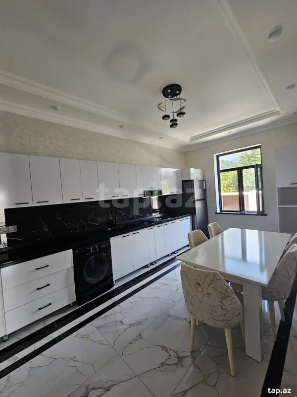 Kirayə verilir 7 otaqlı həyət evi 140 m²