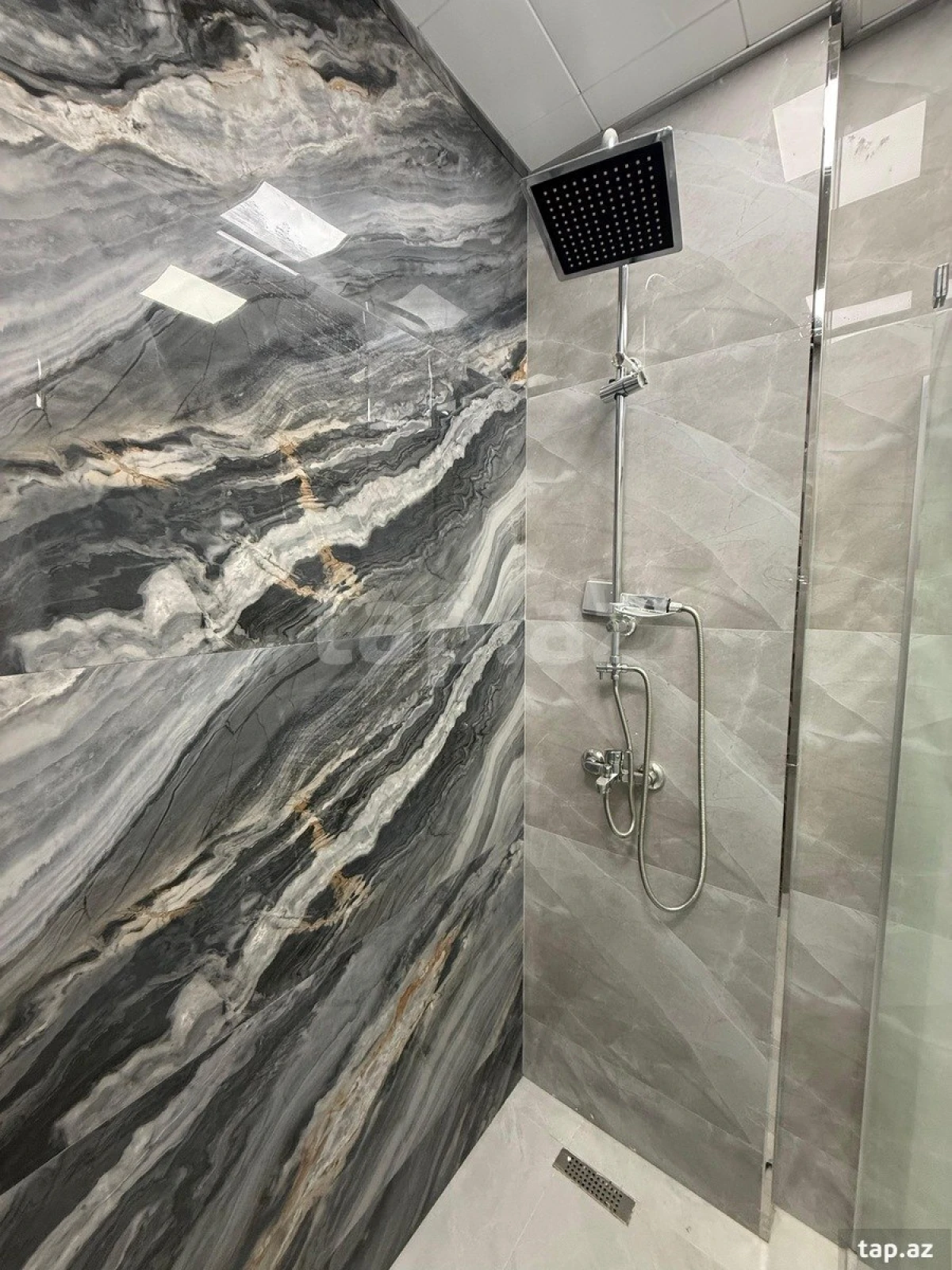 Kirayə verilir 2 otaqlı yeni tikili 50 m²