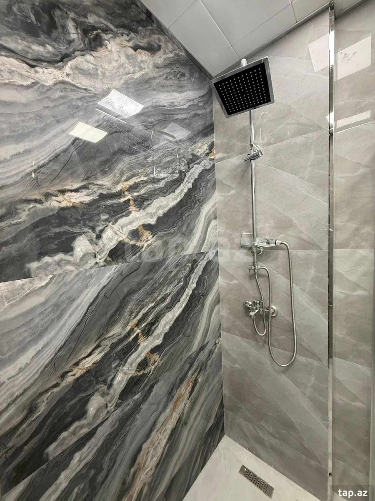 Kirayə verilir 2 otaqlı yeni tikili 50 m²