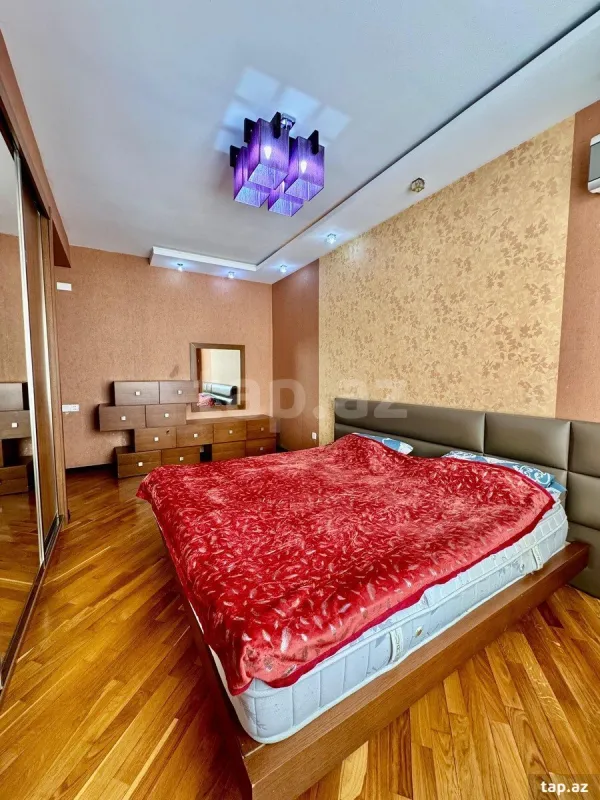 Kirayə verilir 3 otaqlı yeni tikili 125 m²
