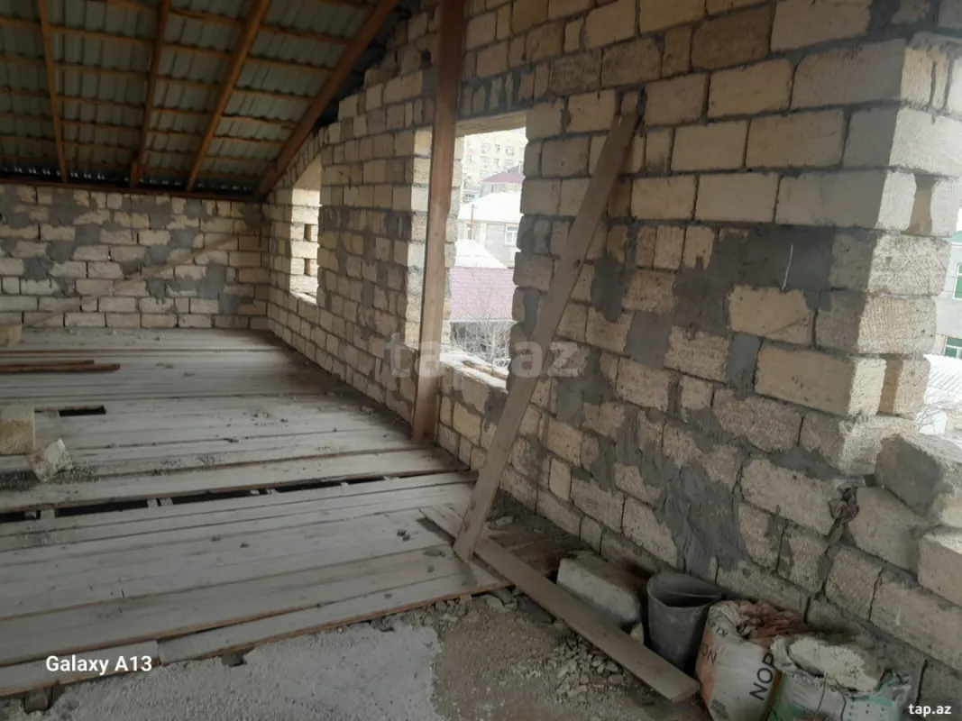 Satılır 9 otaqlı həyət evi 450 m²