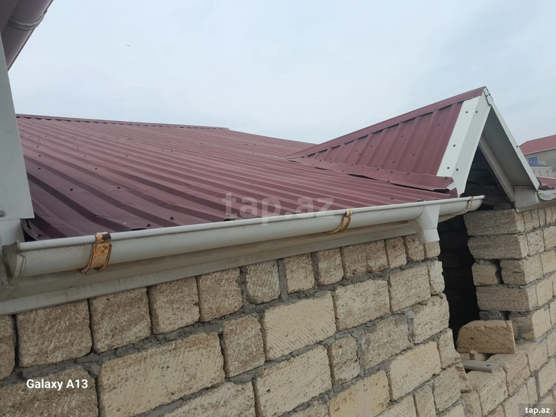 Satılır 9 otaqlı həyət evi 450 m²