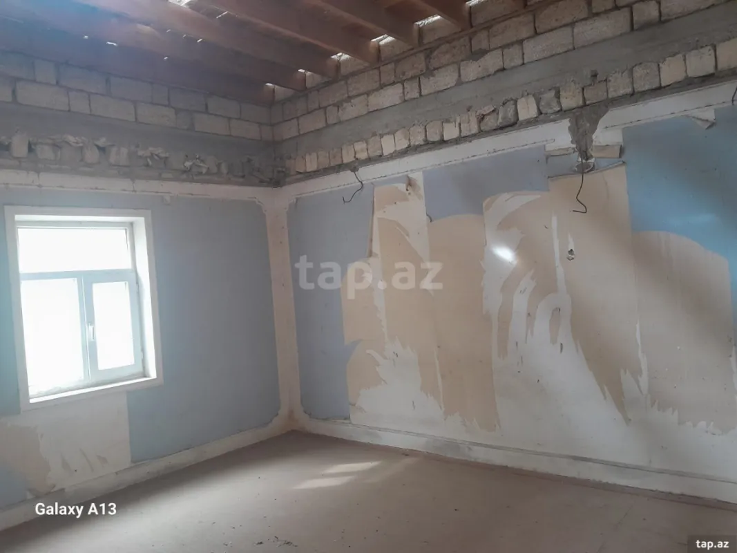 Satılır 9 otaqlı həyət evi 450 m²