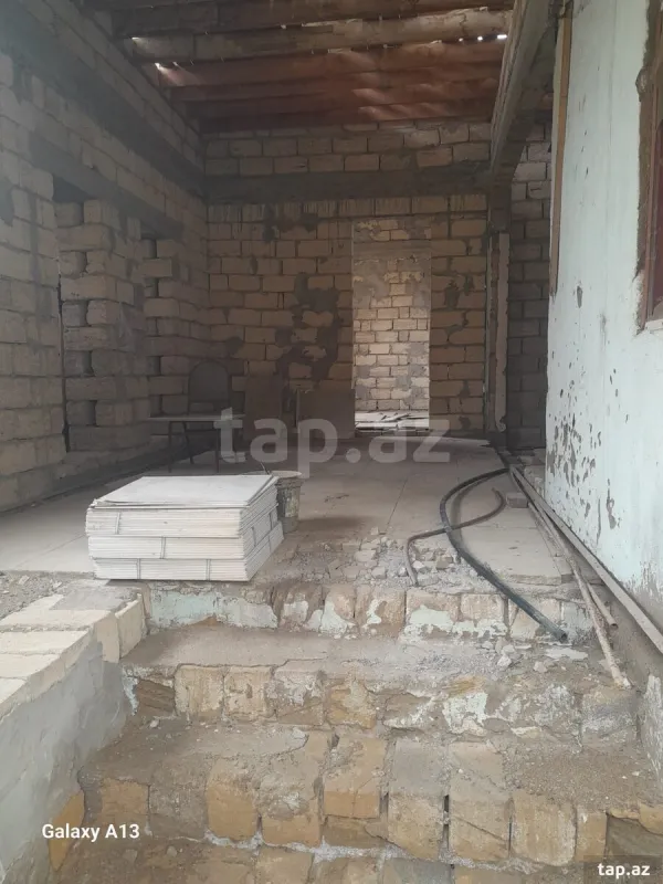 Satılır 9 otaqlı həyət evi 450 m²