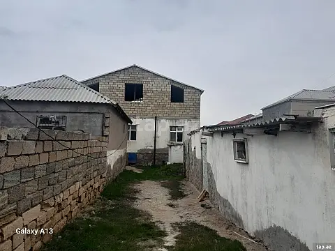 Satılır 9 otaqlı həyət evi 450 m²