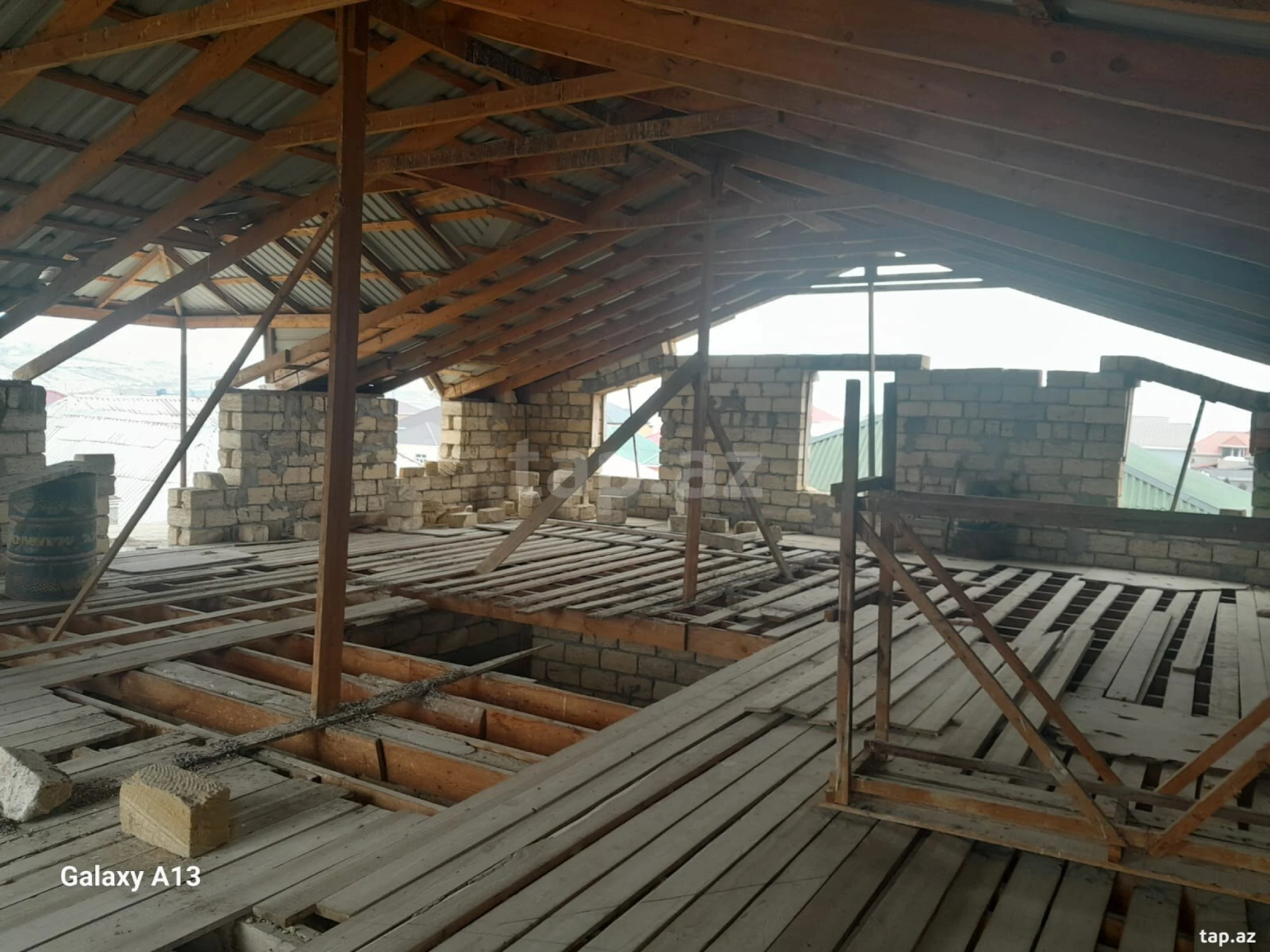 Satılır 9 otaqlı həyət evi 450 m²