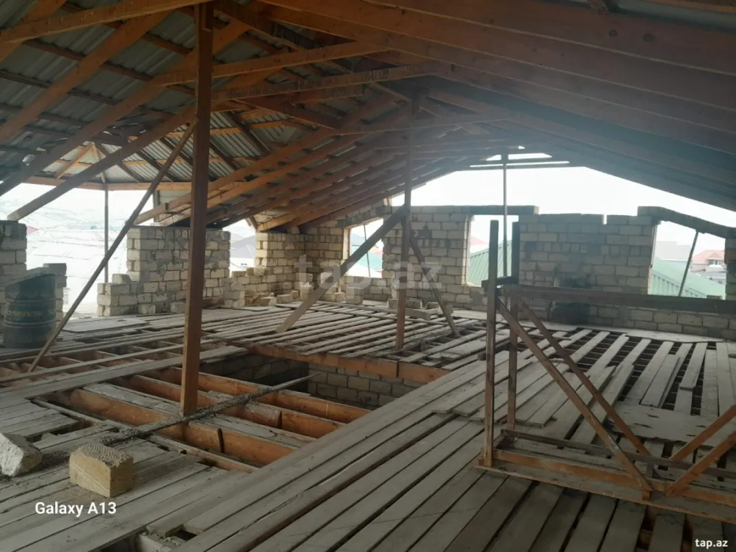 Satılır 9 otaqlı həyət evi 450 m²
