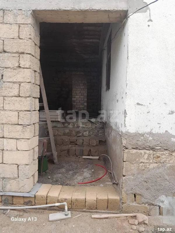 Satılır 9 otaqlı həyət evi 450 m²