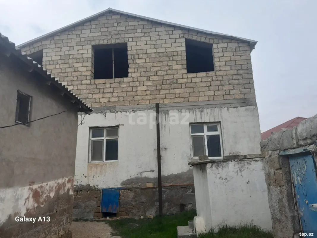 Satılır 9 otaqlı həyət evi 450 m²