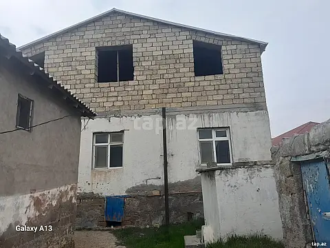 Satılır 9 otaqlı həyət evi 450 m²