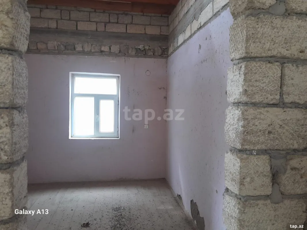 Satılır 9 otaqlı həyət evi 450 m²