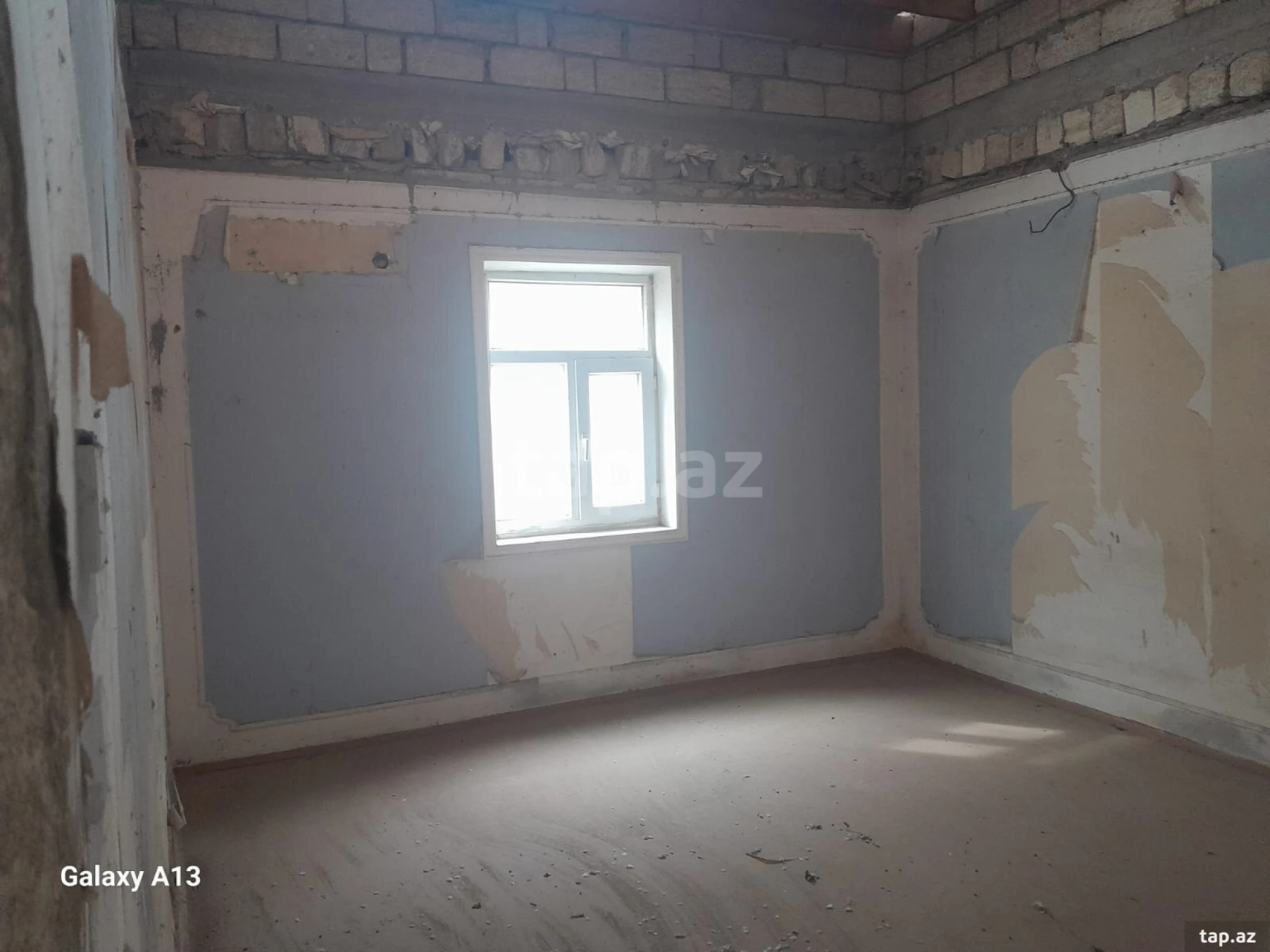Satılır 9 otaqlı həyət evi 450 m²