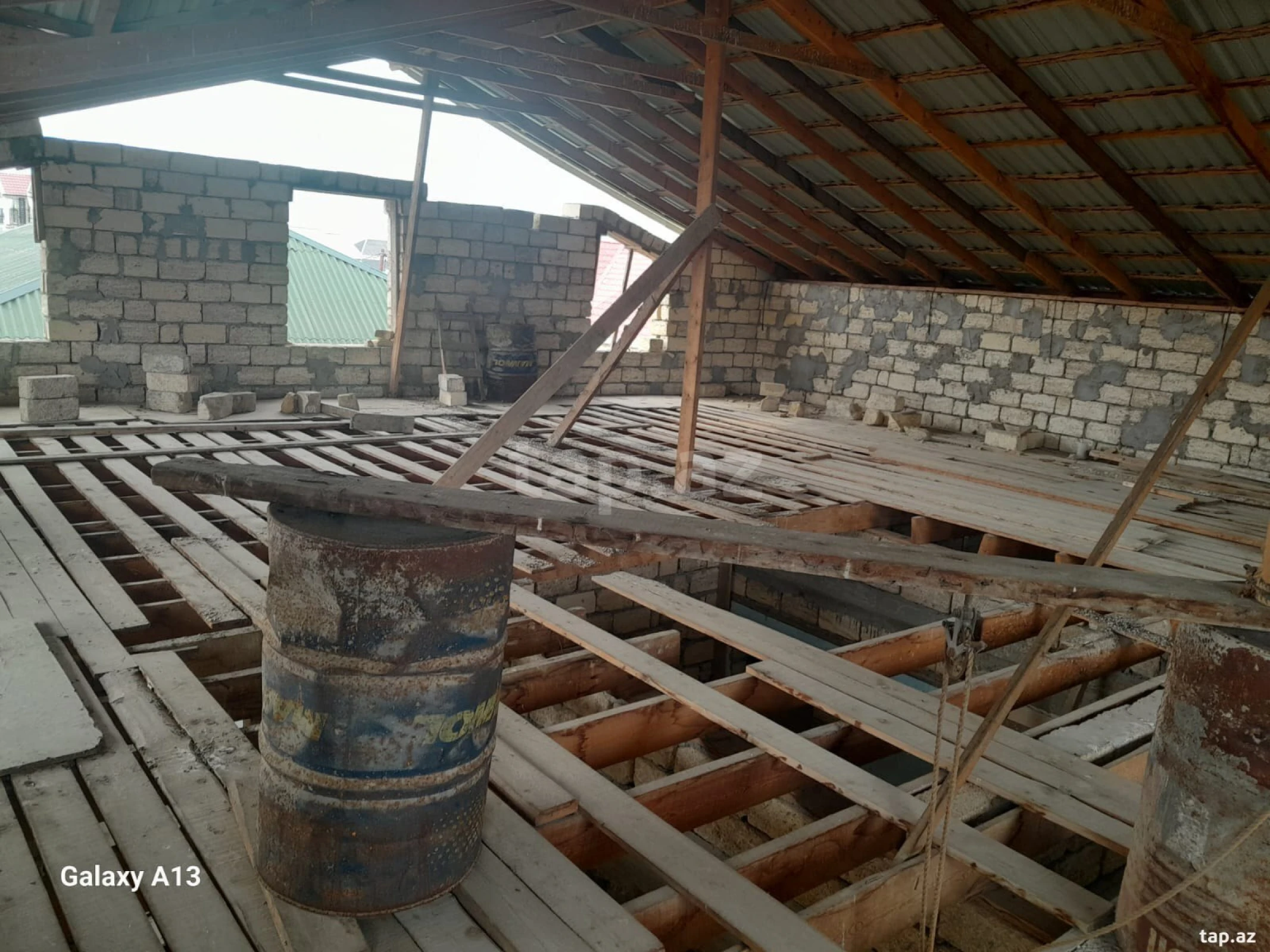 Satılır 9 otaqlı həyət evi 450 m²