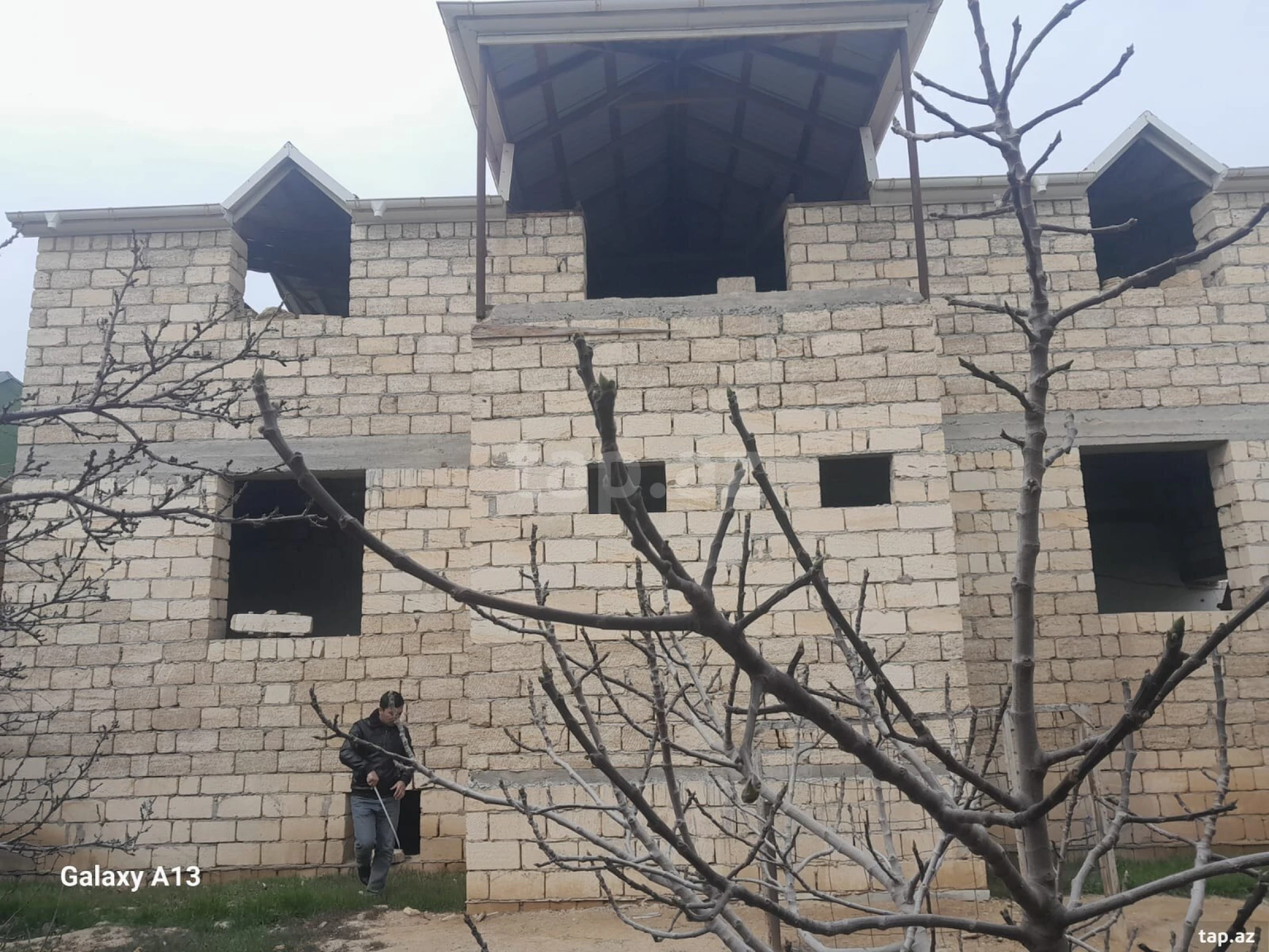 Satılır 9 otaqlı həyət evi 450 m²