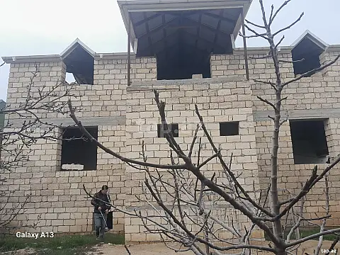 Satılır 9 otaqlı həyət evi 450 m²