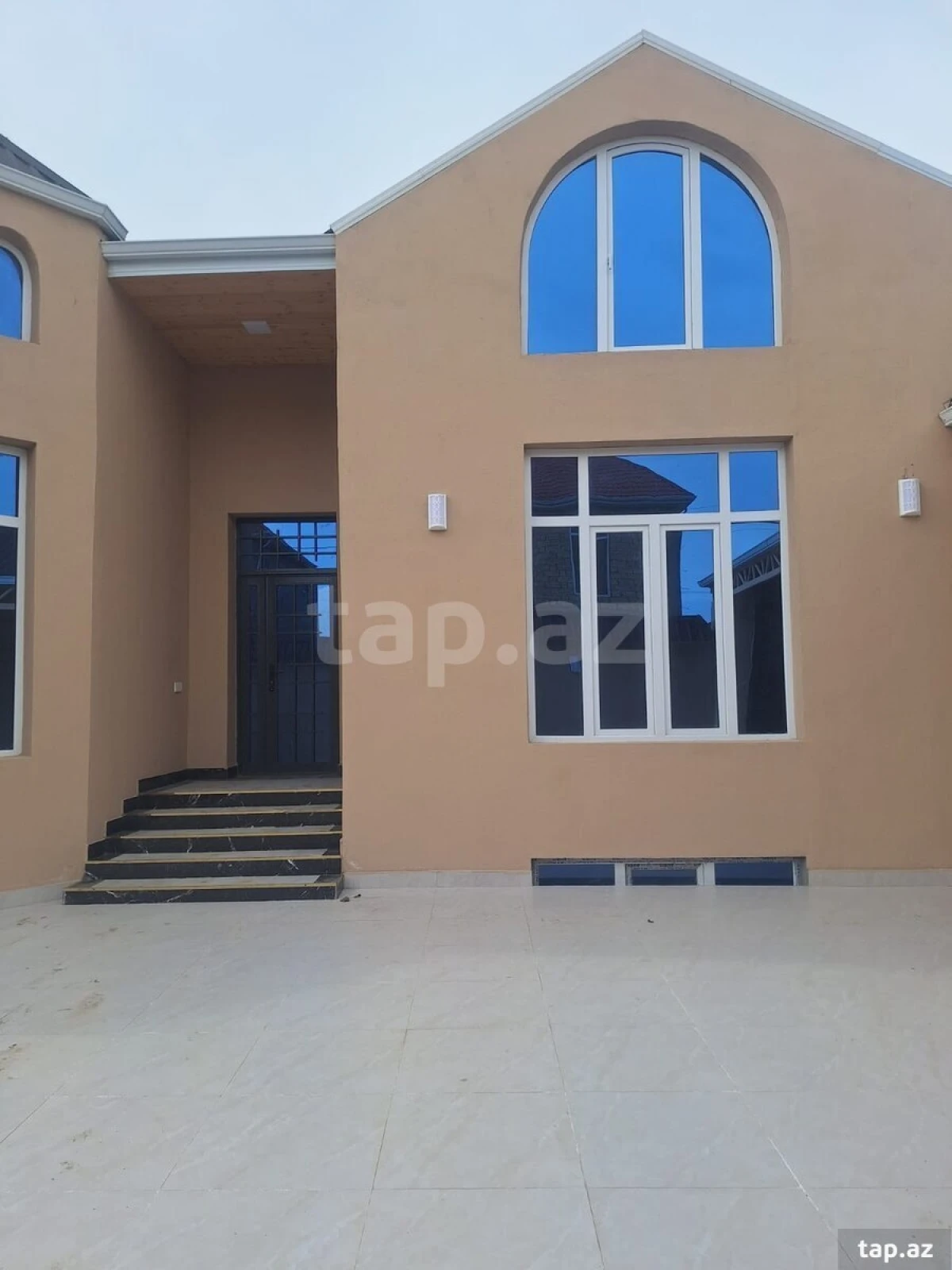 Satılır 4 otaqlı həyət evi 140 m²