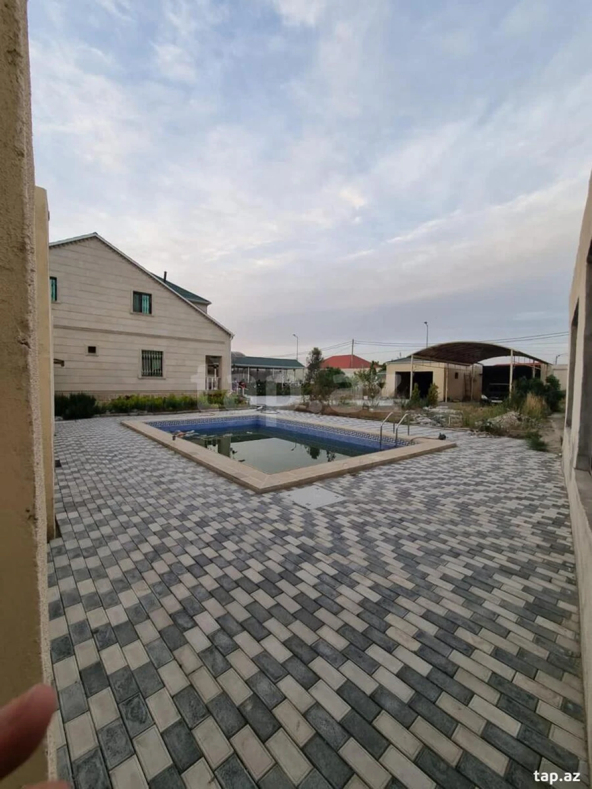 Satılır 5 otaqlı həyət evi 260 m²