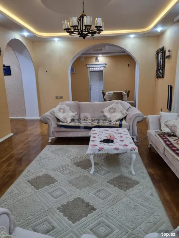Satılır 5 otaqlı həyət evi 260 m²