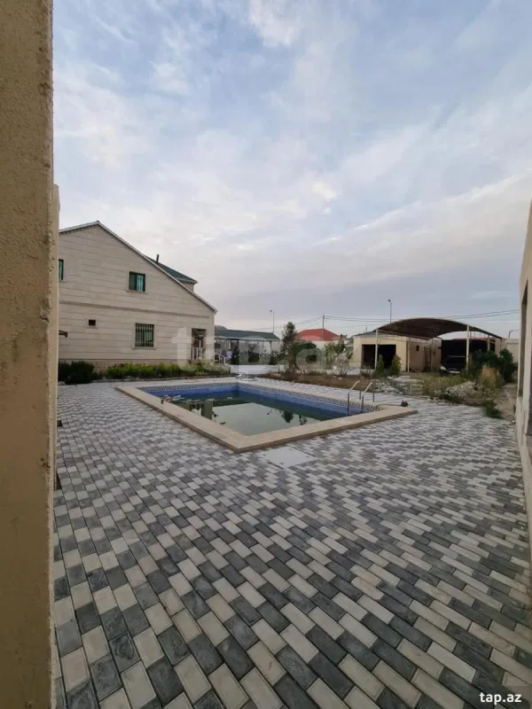 Satılır 5 otaqlı həyət evi 260 m²