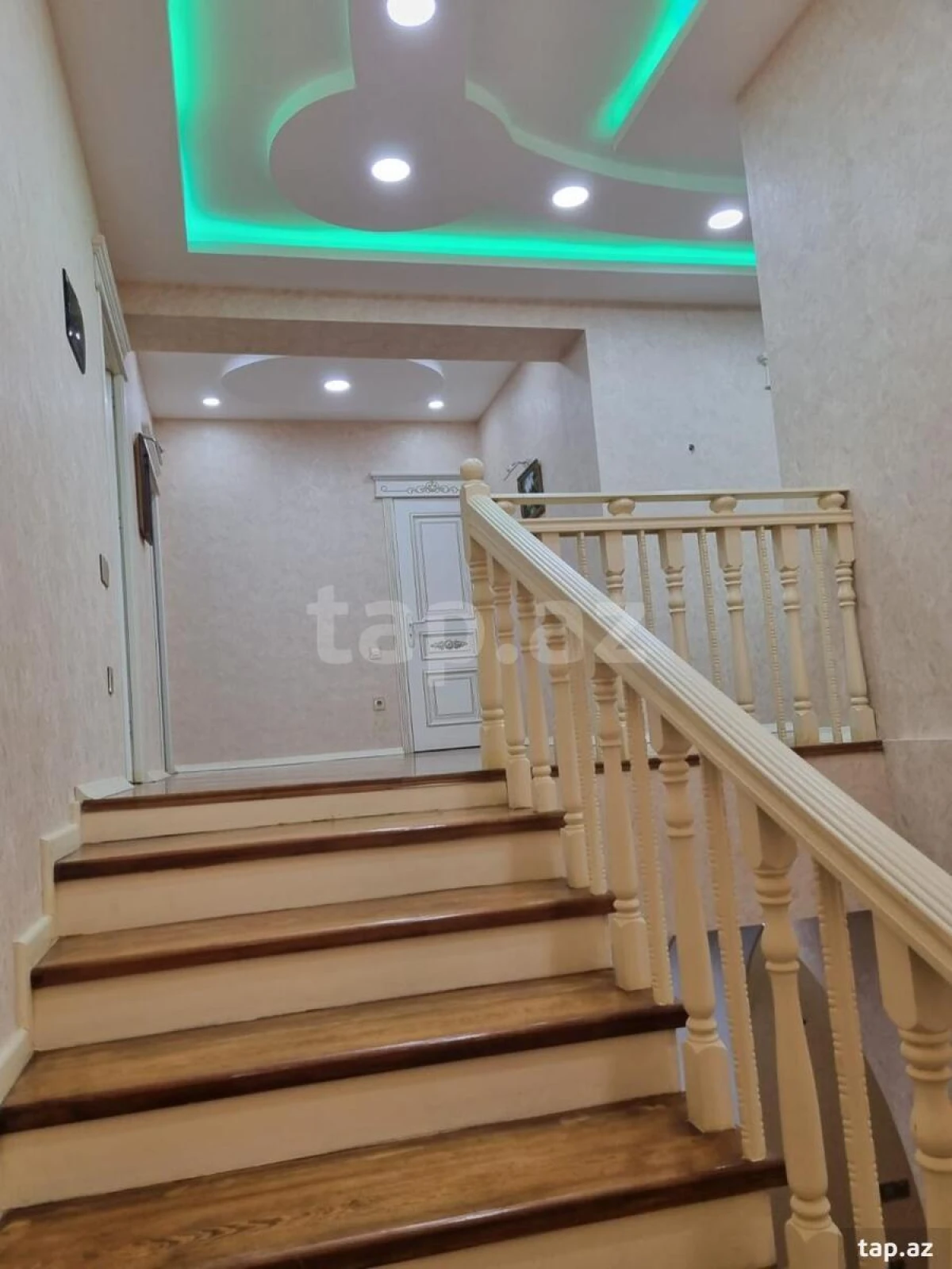 Satılır 5 otaqlı həyət evi 260 m²