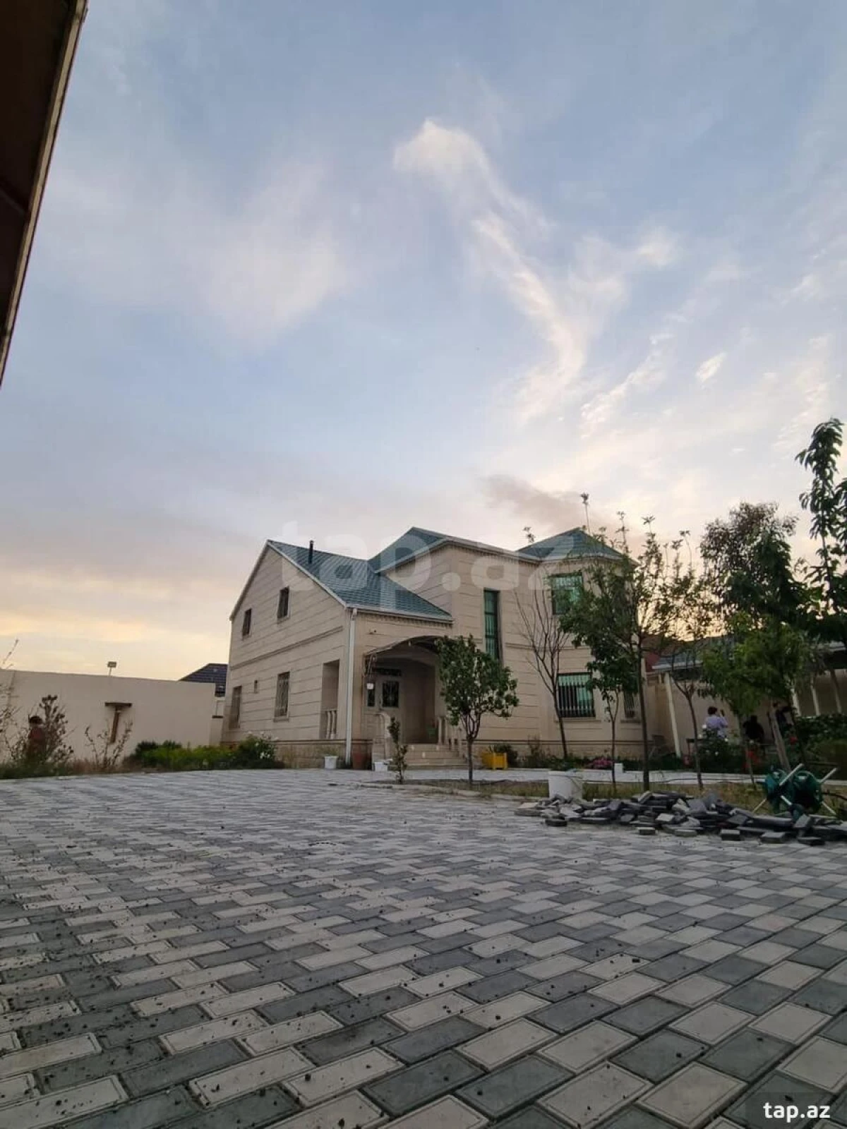 Satılır 5 otaqlı həyət evi 260 m²