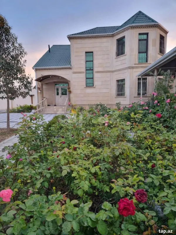 Satılır 5 otaqlı həyət evi 260 m²