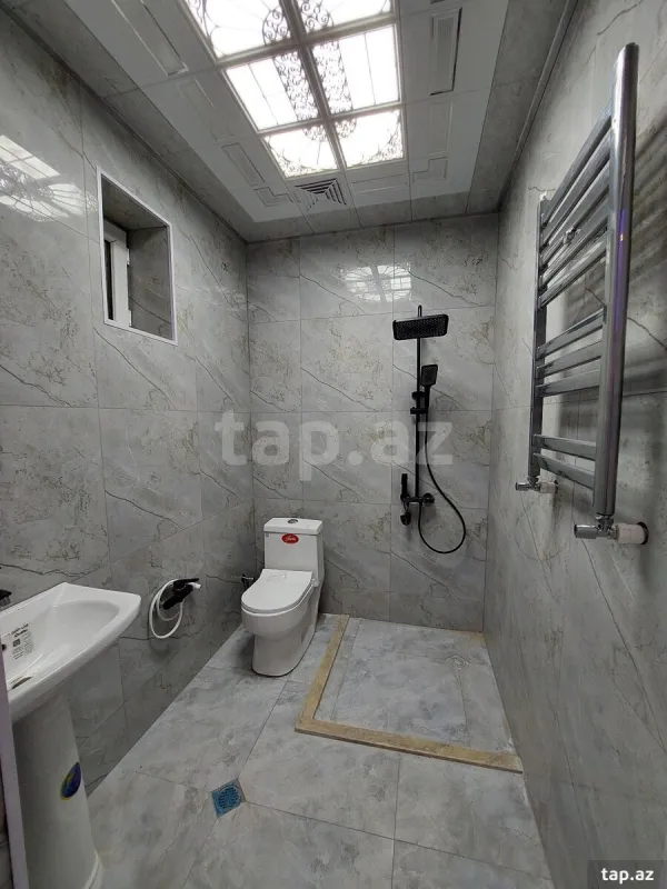 Satılır 4 otaqlı həyət evi 250 m²