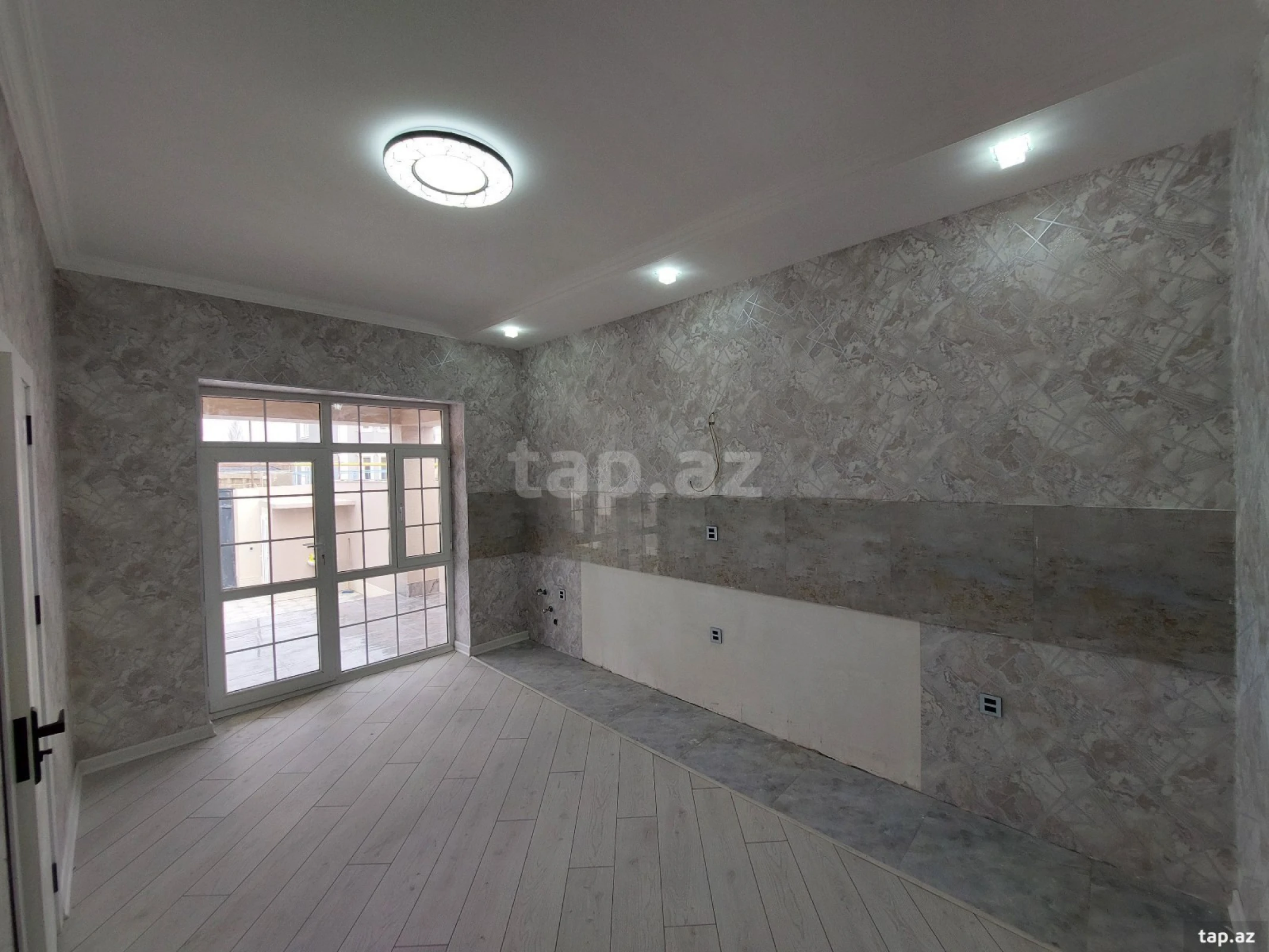 Satılır 4 otaqlı həyət evi 250 m²