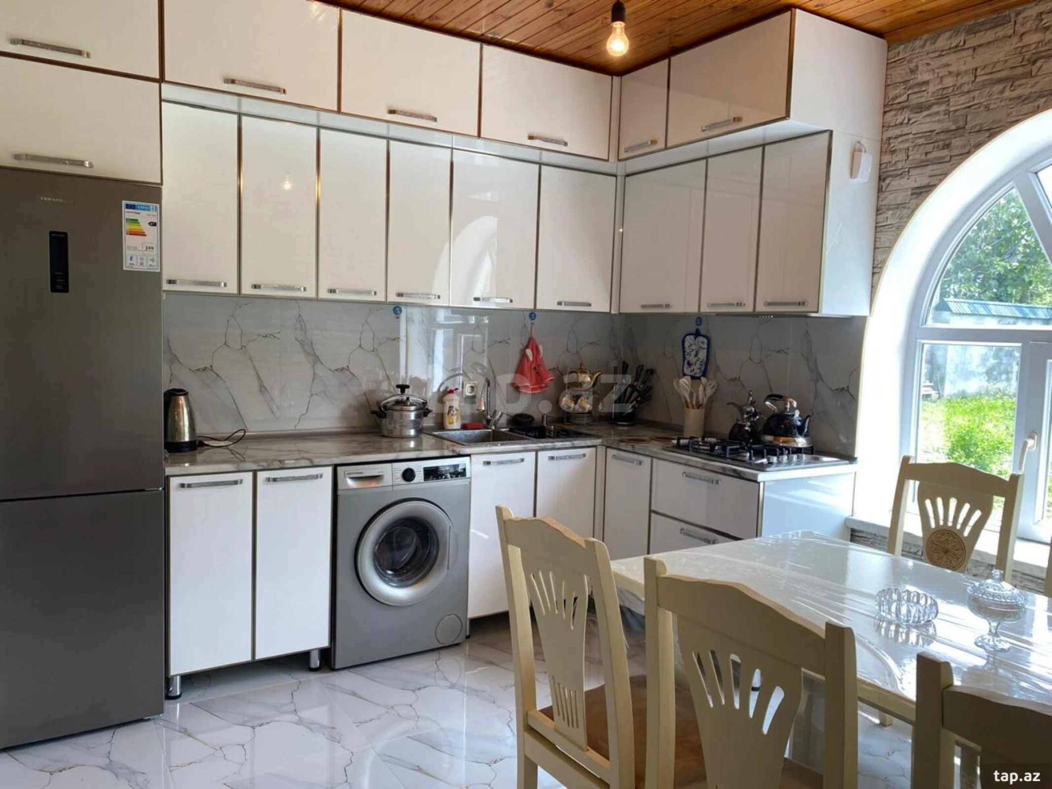 Kirayə verilir 5 otaqlı həyət evi 200 m²