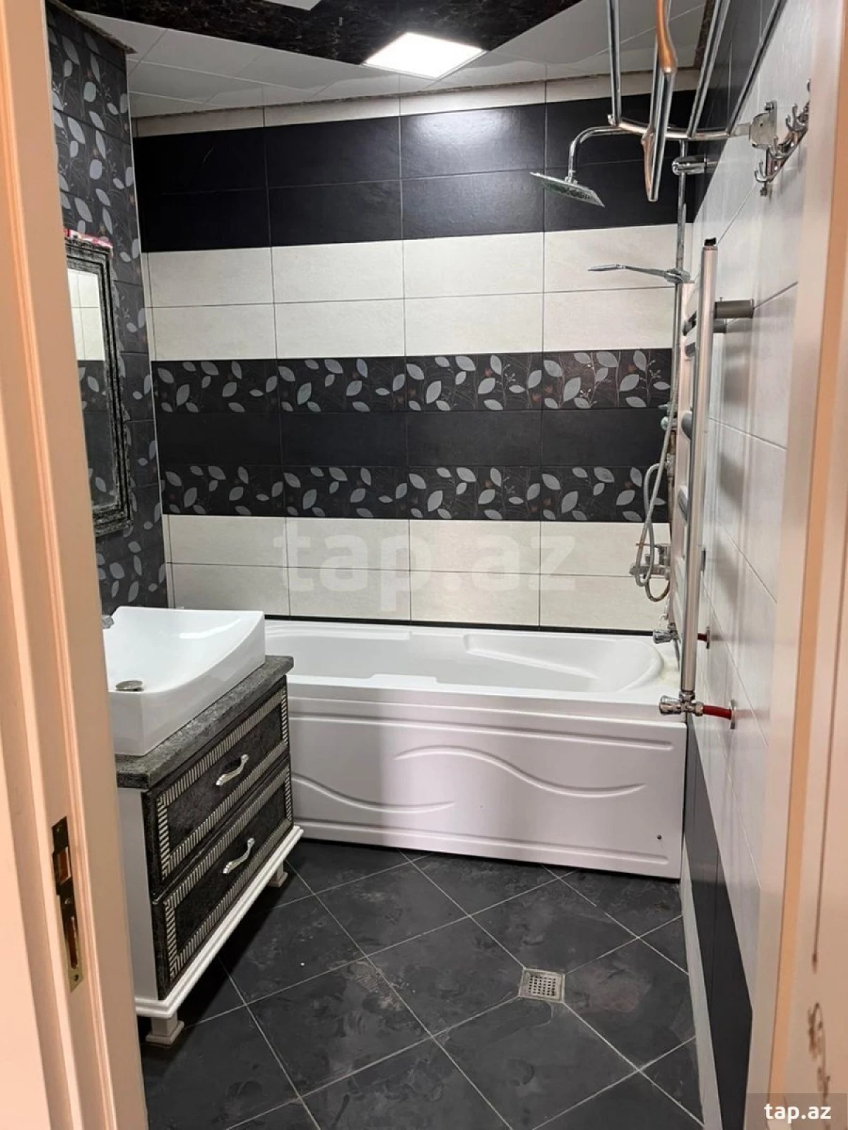 Satılır 4 otaqlı yeni tikili 190 m²