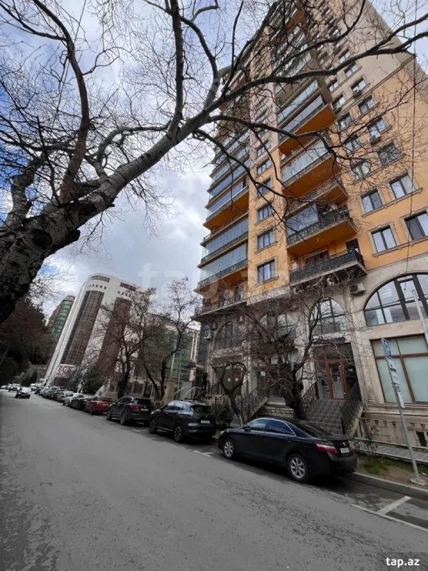 Satılır 4 otaqlı yeni tikili 190 m²