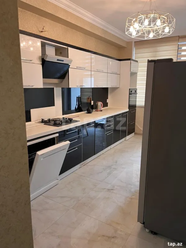 Satılır 4 otaqlı yeni tikili 190 m²