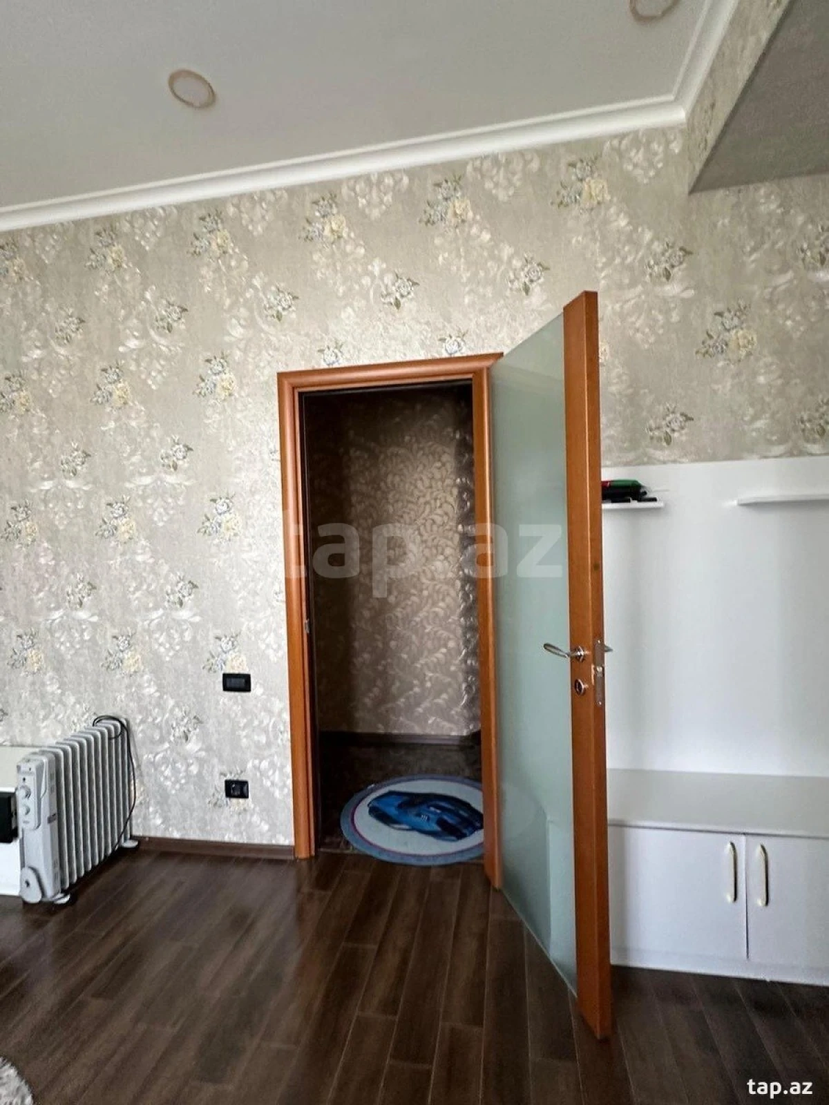 Kirayə verilir 4 otaqlı yeni tikili 240 m²