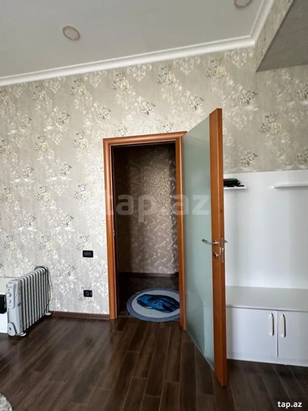 Kirayə verilir 4 otaqlı yeni tikili 240 m²