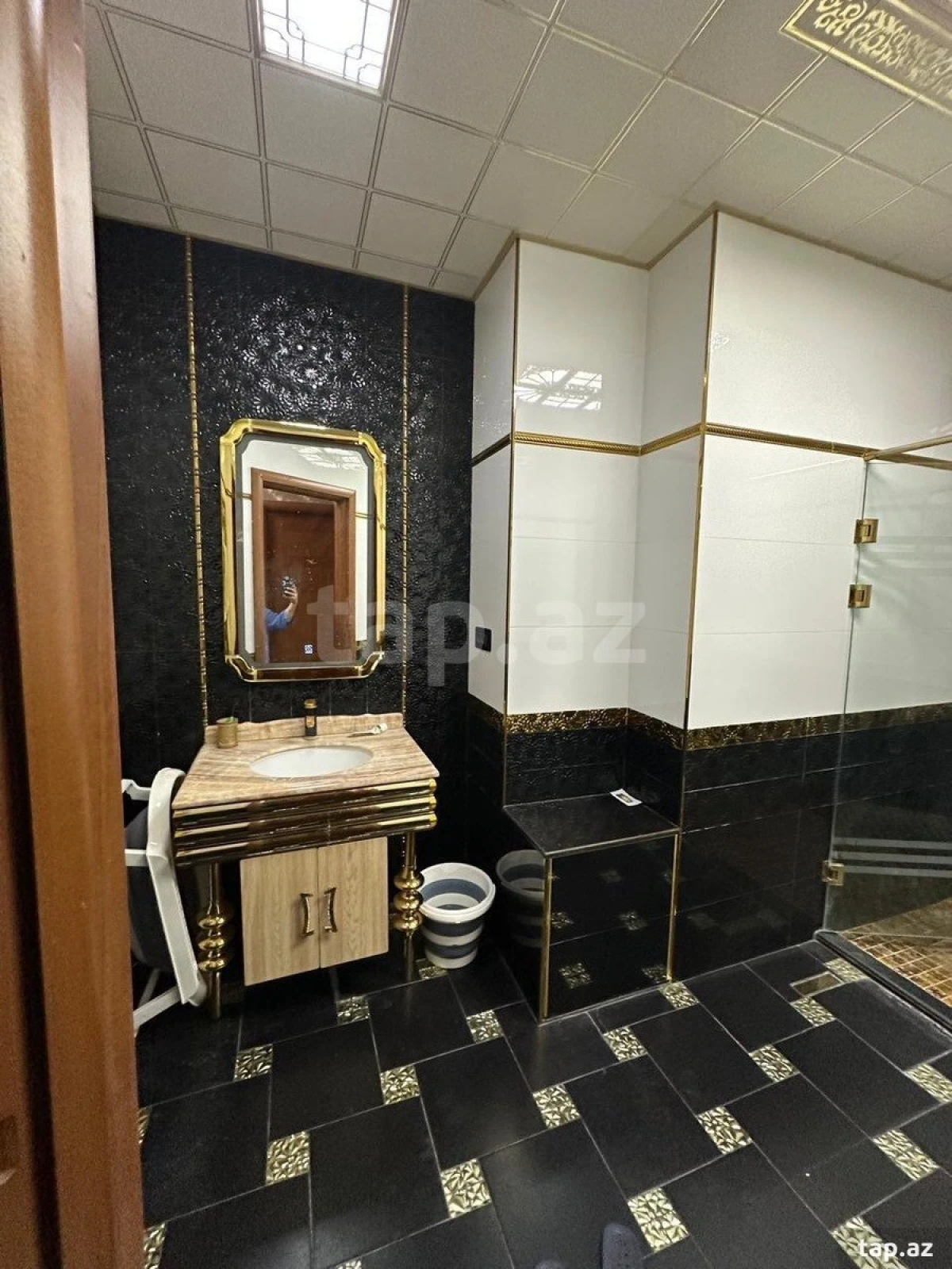 Kirayə verilir 4 otaqlı yeni tikili 240 m²
