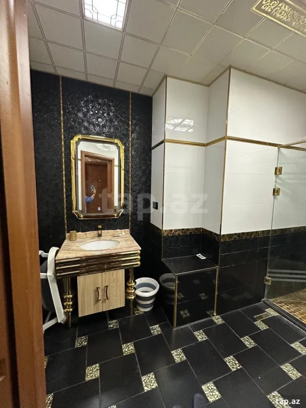 Kirayə verilir 4 otaqlı yeni tikili 240 m²