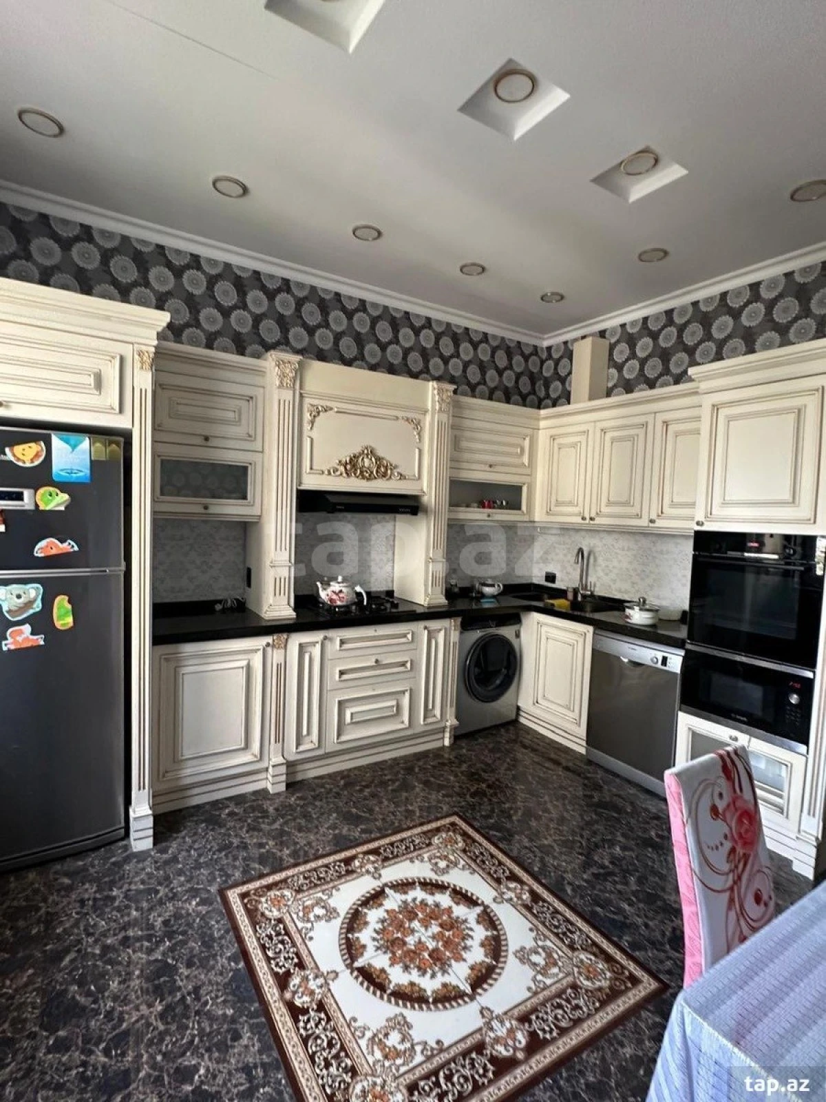 Kirayə verilir 4 otaqlı yeni tikili 240 m²