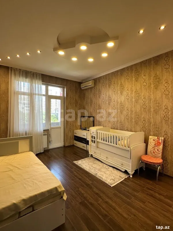 Kirayə verilir 4 otaqlı yeni tikili 240 m²