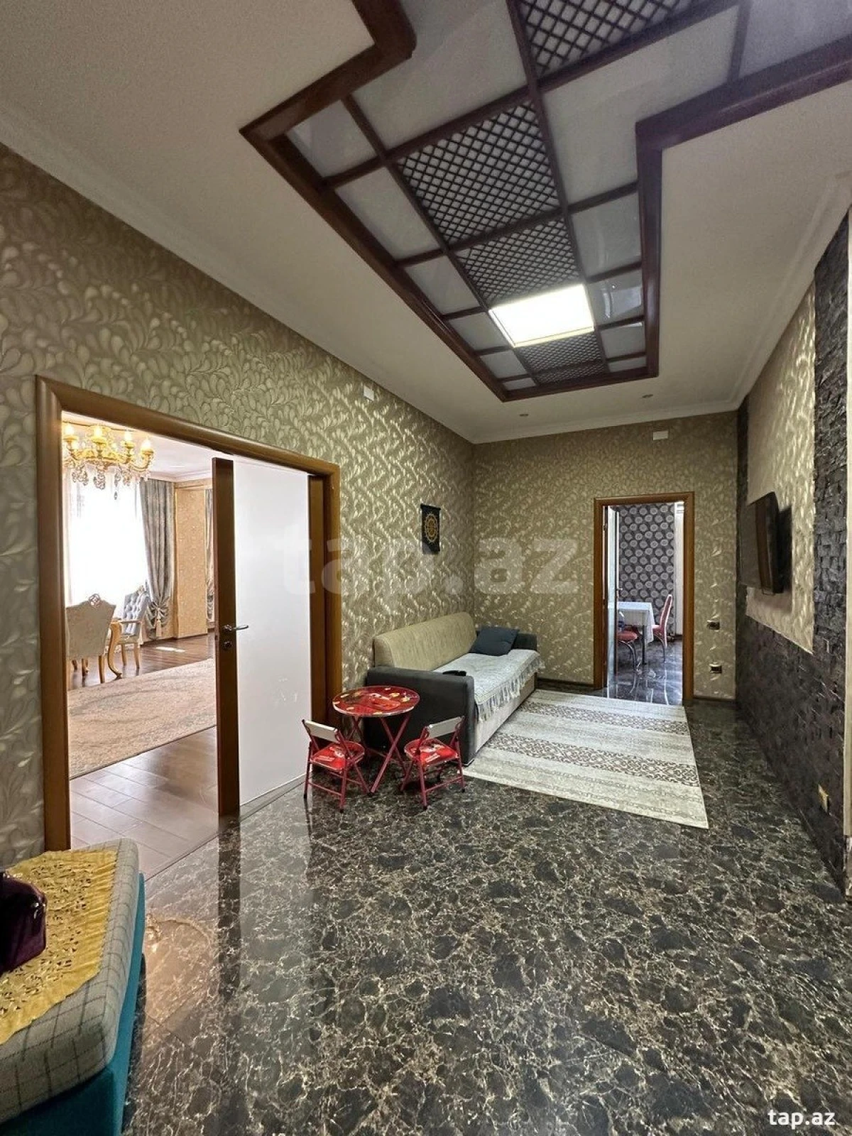 Kirayə verilir 4 otaqlı yeni tikili 240 m²