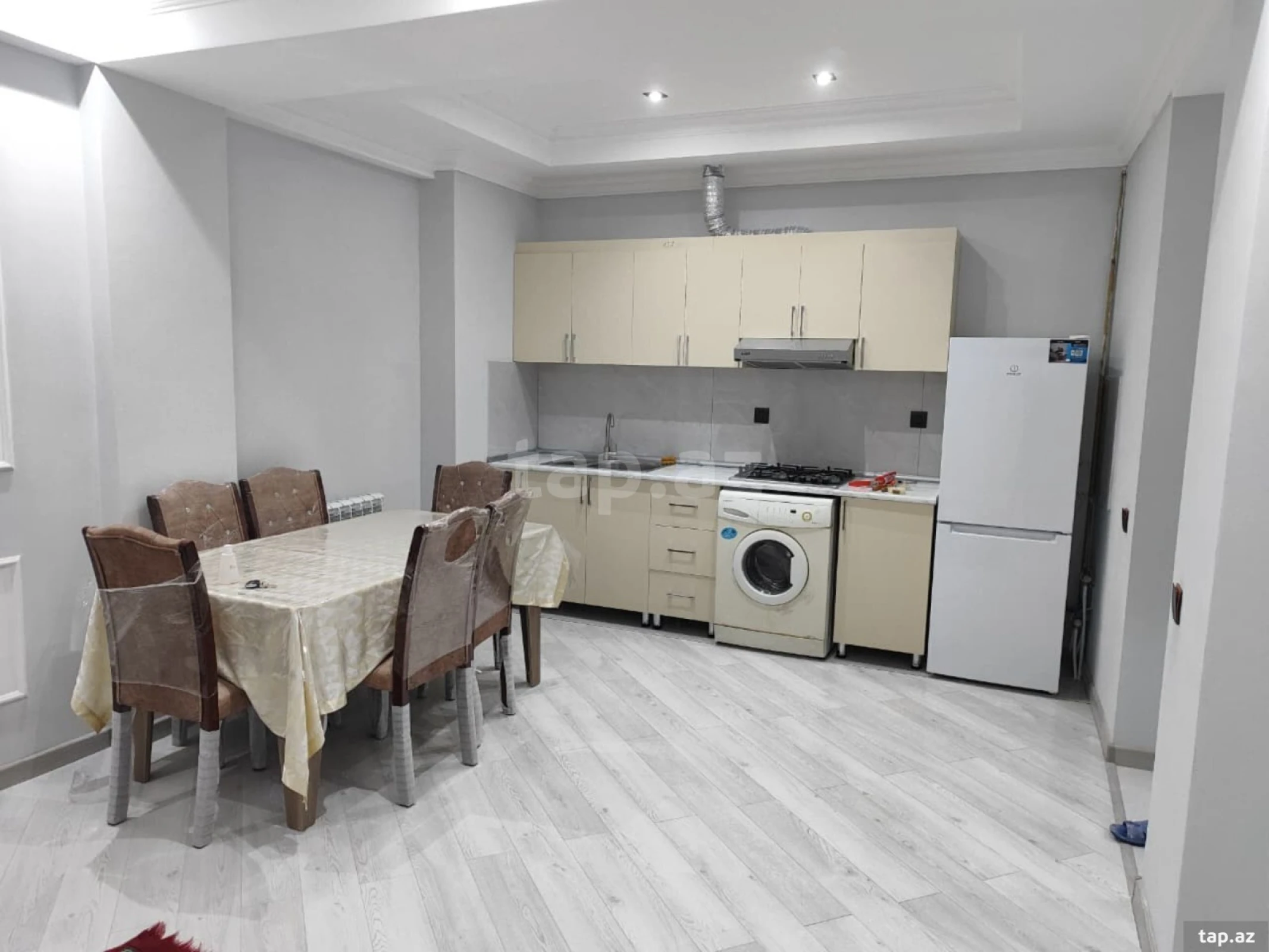 Kirayə verilir 3 otaqlı yeni tikili 50 m²