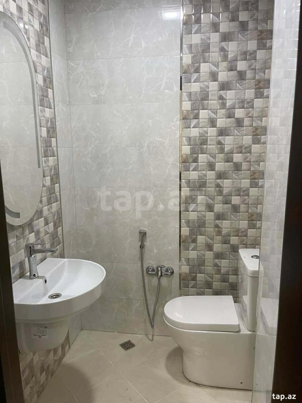 Kirayə verilir 3 otaqlı yeni tikili 130 m²