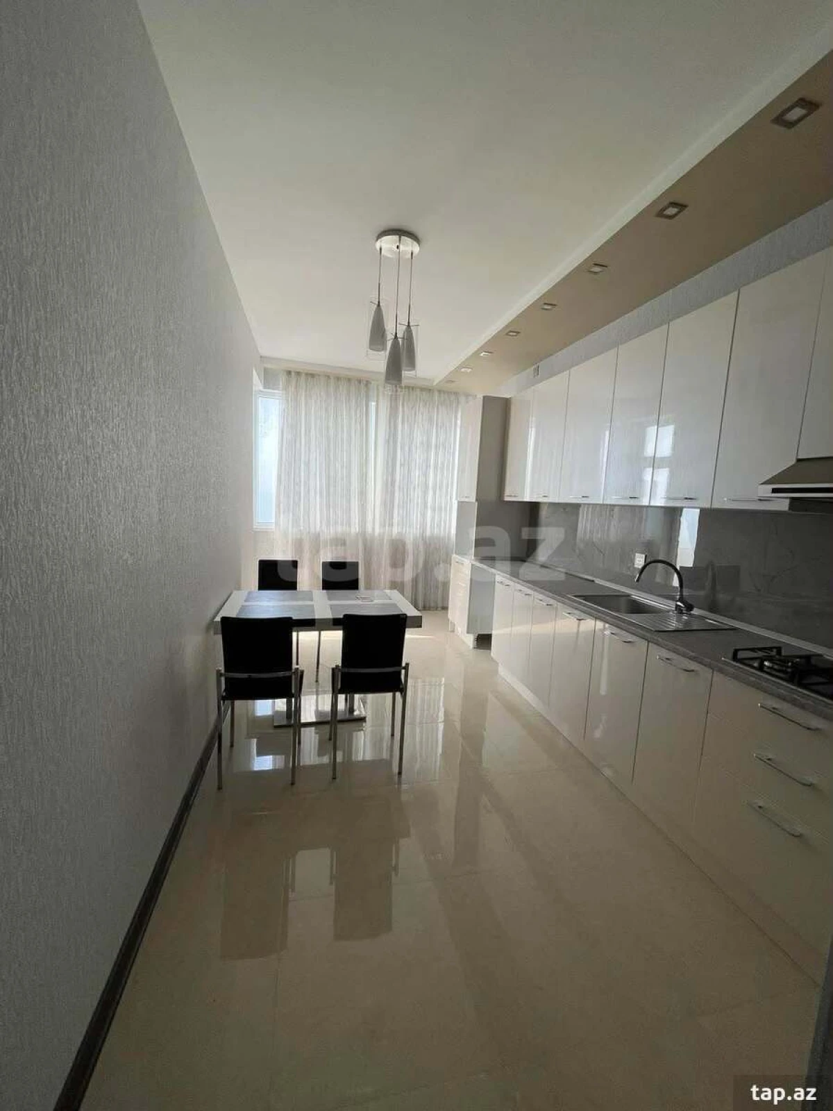 Kirayə verilir 3 otaqlı yeni tikili 130 m²