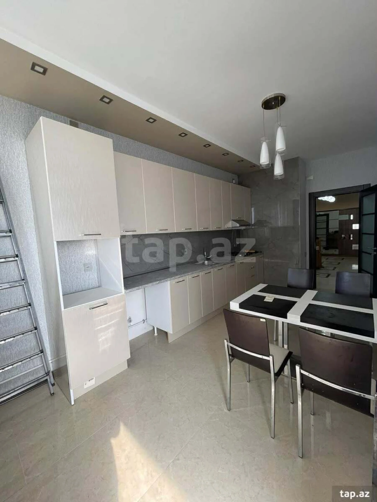 Kirayə verilir 3 otaqlı yeni tikili 130 m²