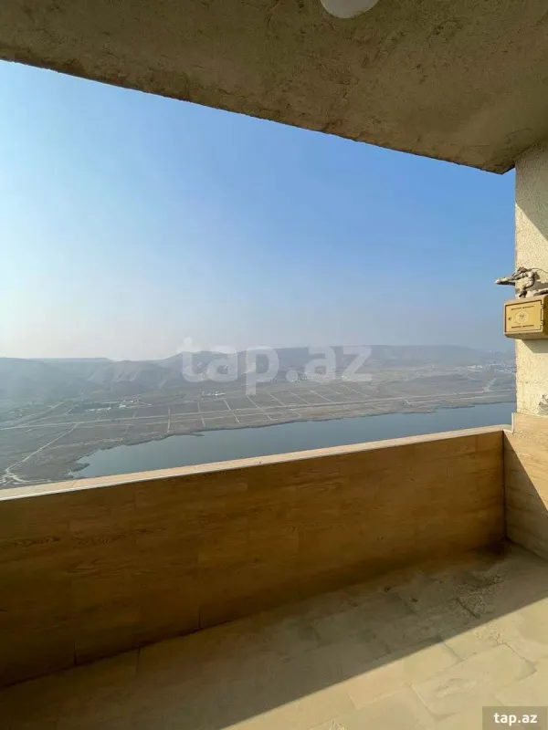 Kirayə verilir 3 otaqlı yeni tikili 130 m²