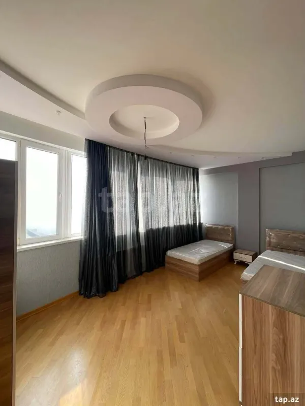 Kirayə verilir 3 otaqlı yeni tikili 130 m²