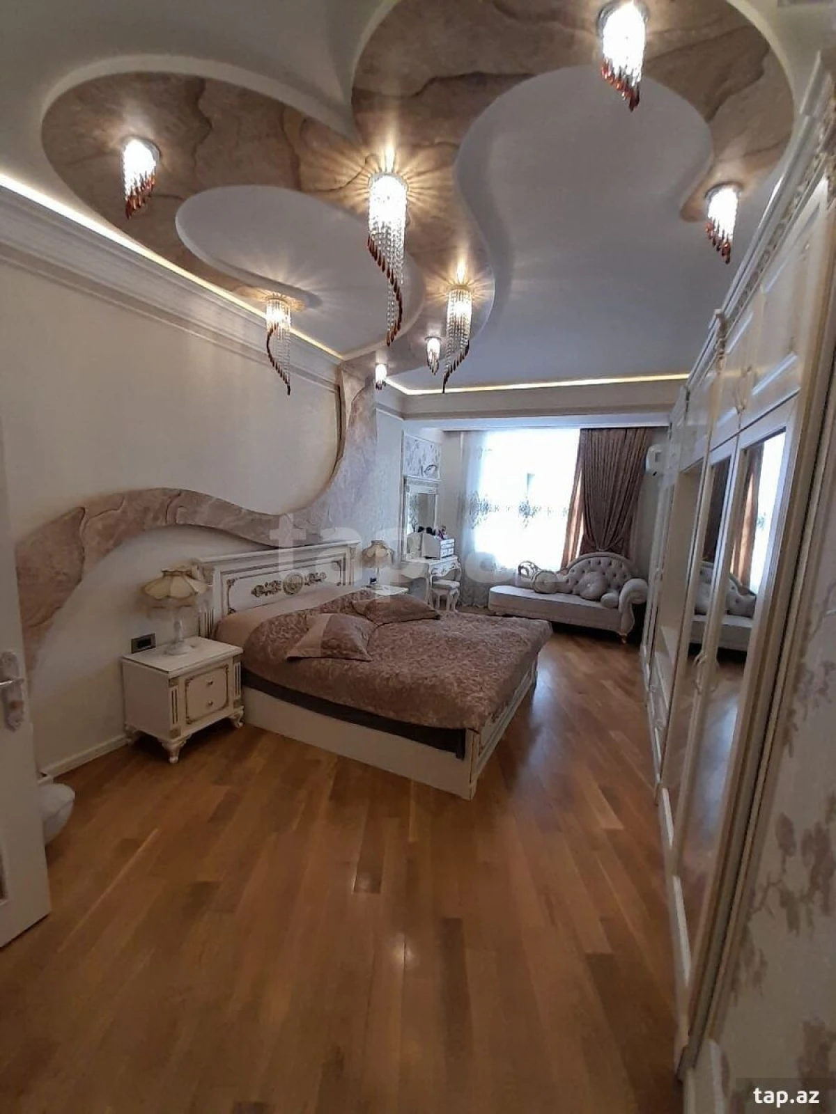 Satılır 6 otaqlı yeni tikili 300 m²