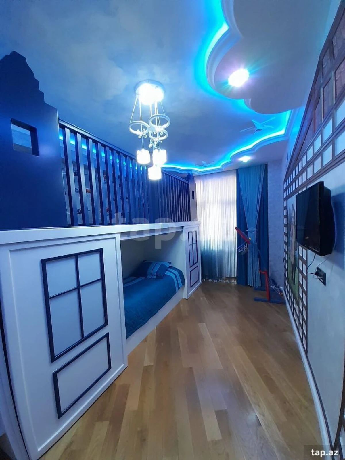 Satılır 6 otaqlı yeni tikili 300 m²