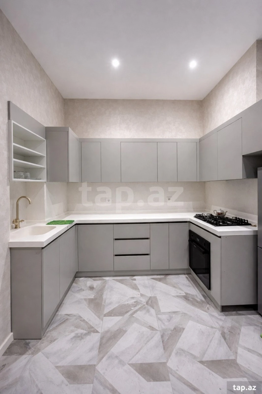 Kirayə verilir 2 otaqlı yeni tikili 72 m²