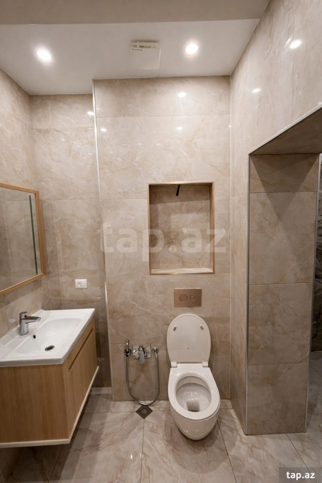 Kirayə verilir 2 otaqlı yeni tikili 72 m²