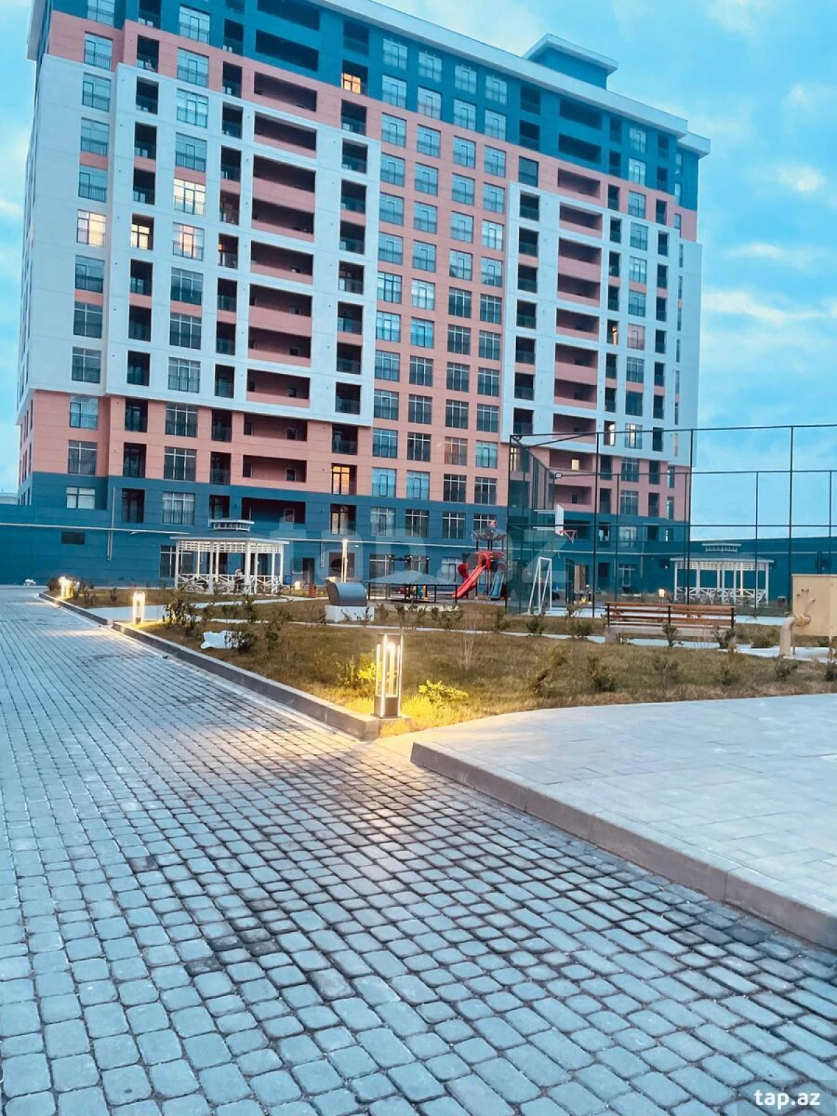 Kirayə verilir 2 otaqlı yeni tikili 80 m²